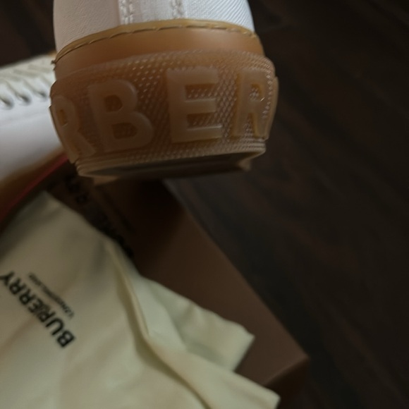 Sale New authentic Burberry sneakers - Picture 4 of 10